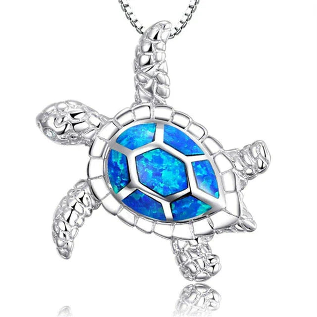 Silberne Schildkröten-Halskette für Damen mit Opal-Akzent, symbolisiert Weisheit und Langlebigkeit.