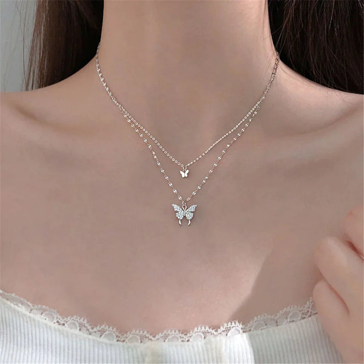 Damen Silber Halsketten-Set mit glänzendem Schmetterling Anhänger, elegant & stilvoll.