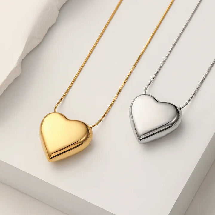 Filigrane Herzkette für Damen, ein romantisches Accessoire mit edlem Pfirsich Herz Design.