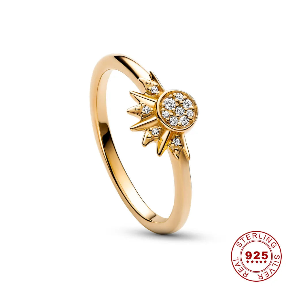 Silberring mit detailreichem Mond-Sonne Design und funkelnden Kristallen, ein einzigartiger Damenring.
