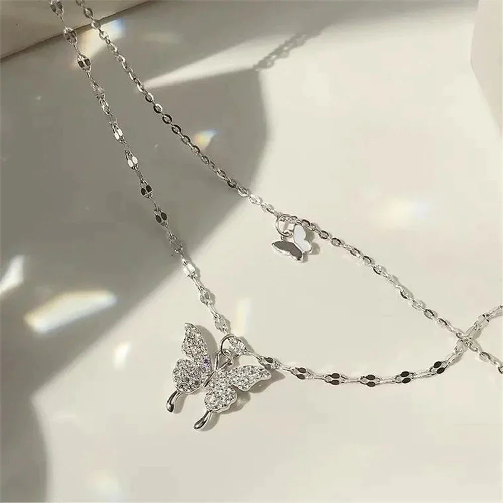 Mehrlagiges Silber Schmuckset für Frauen mit funkelndem Schmetterling Anhänger, perfekte Geschenkidee.