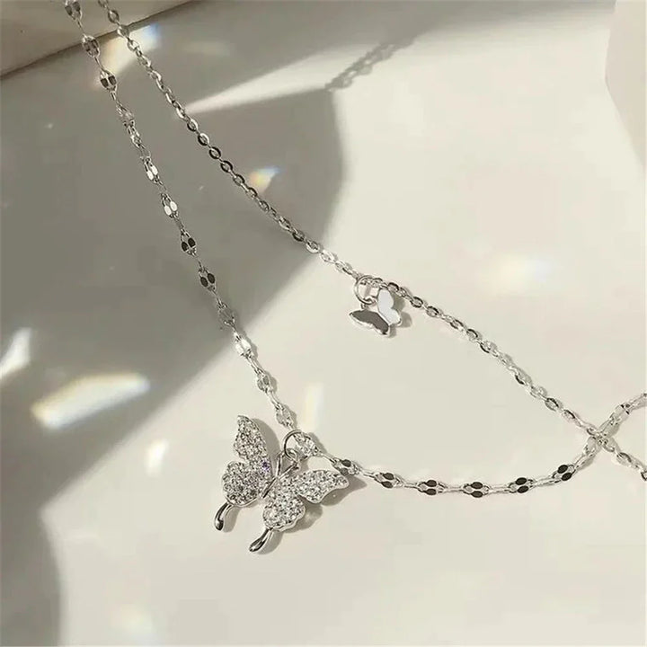 Mehrlagiges Silber Schmuckset für Frauen mit funkelndem Schmetterling Anhänger, perfekte Geschenkidee.