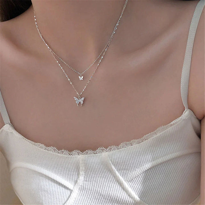 Elegante Schmetterlingskette aus Silber mit glitzernden Zirkonen, idealer Damenschmuck.