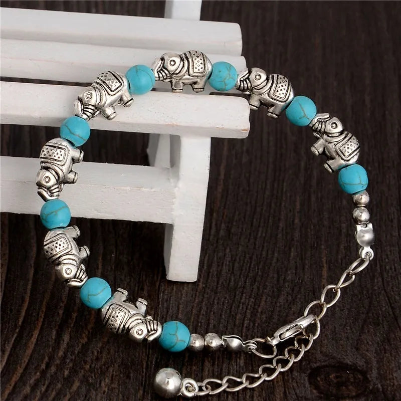 Handgefertigtes silbernes Elefantenarmband mit Kristalldetails, einzigartiger Symbolschmuck für Unisex-Träger.