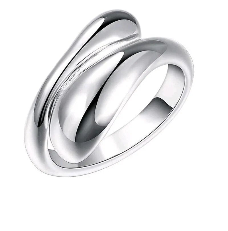 Elegantes 4-teiliges Damen Schmuckset aus S925 Silber: Wassertropfen Halskette, Ring, Ohrringe und Armkette.