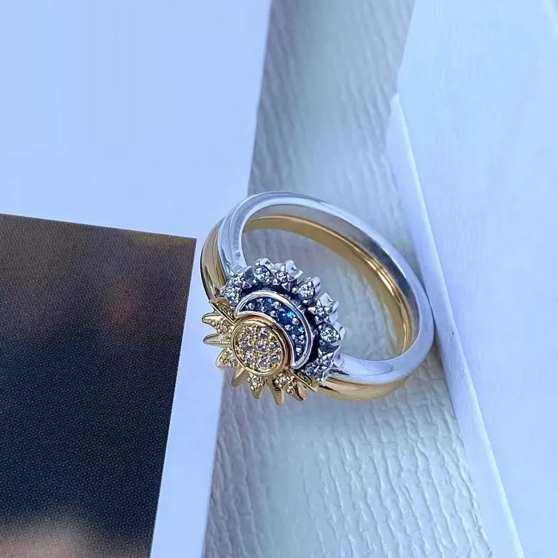Auffälliger Mond-Sonne Kristall Damenring aus Silber, ein funkelndes Accessoire und Blickfang.