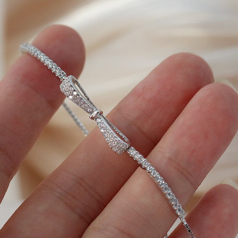 Hochwertiges Zirkonia Tennisarmband für Damen, glänzendes 925 Silber, einstellbarer Luxusschmuck.