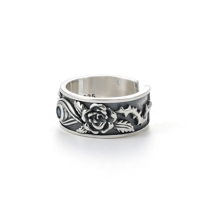 Nahaufnahme: Verstellbarer Unisex Talisman-Ring, Silber mit blauem Topas Horusauge.
