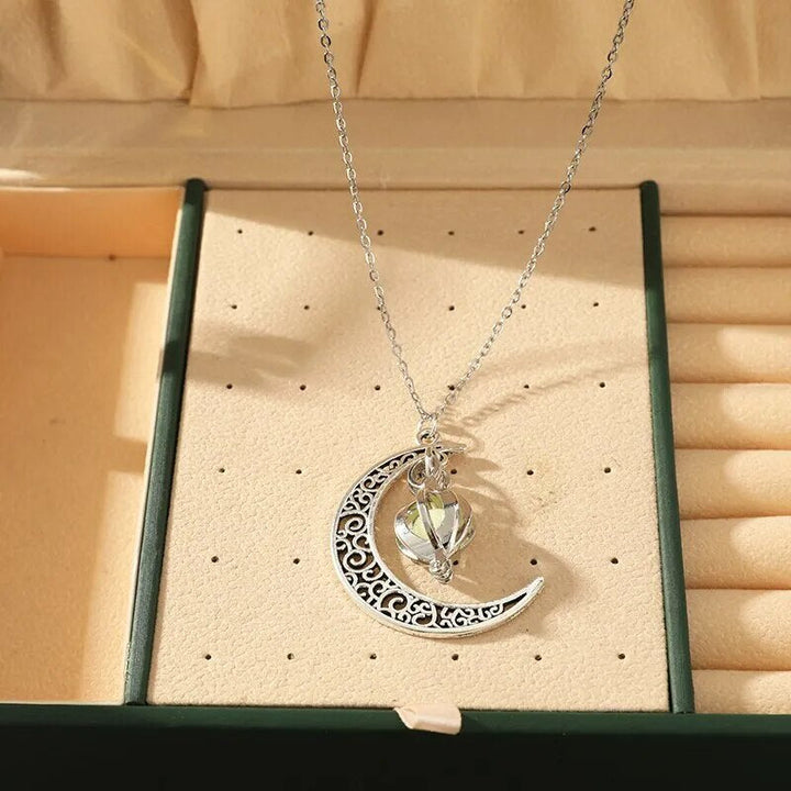 Mondstein-Halskette für Damen als besonderes Geschenk. Edler Mondstein-Anhänger, zeitloser Schmuck für Frauen.