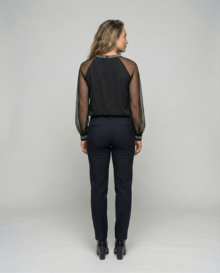 Glänzendes schwarzes Damen Mesh Top mit glitzernden Details, ein modisches Oberteil für elegante Auftritte.