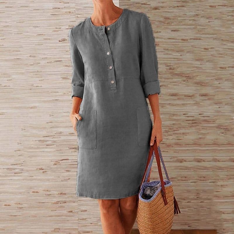 Schickes Damen Sommerkleid im Midi-Schnitt mit Knopfleiste und Seitentaschen, ein Must-have für entspannte Tage.