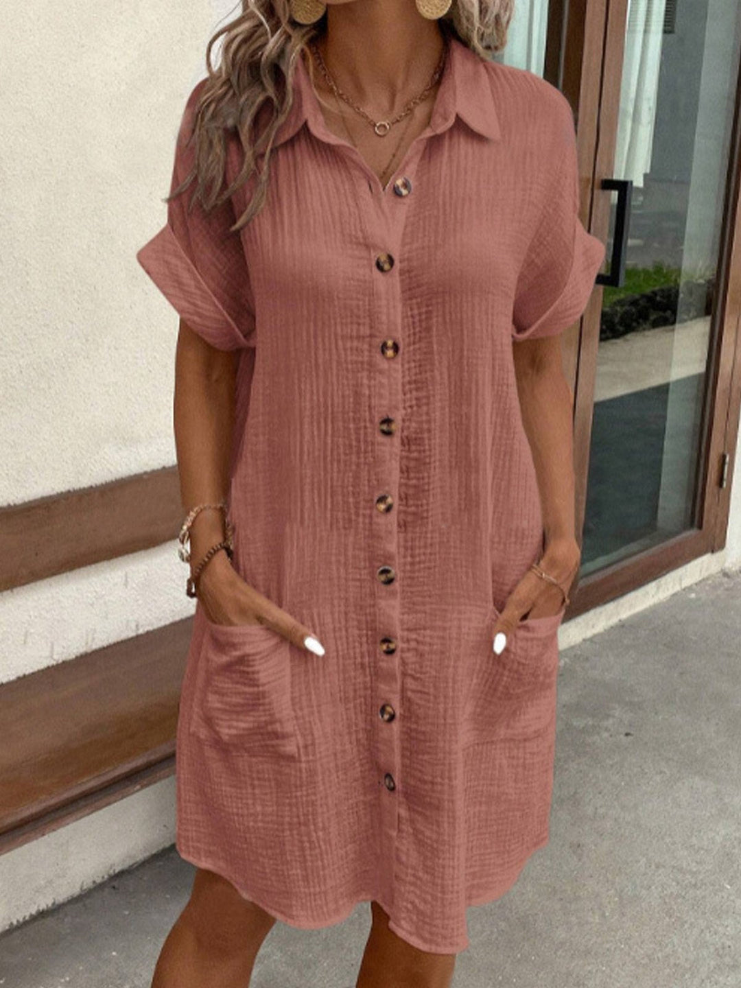 Damen Midikleid mit Knopfleiste und Taschen, lässig-elegant. Bequemes Sommer Freizeitkleid mit Reverskragen.