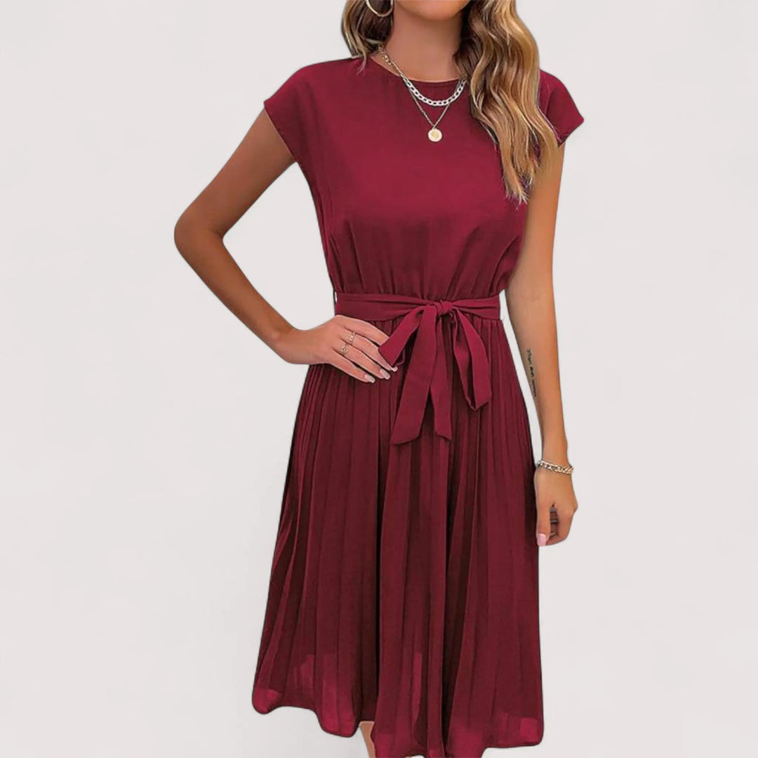 Grünes Damen Plissee Midikleid mit Kurzarm und Bindegürtel, ideal als Business- oder Abendkleid.