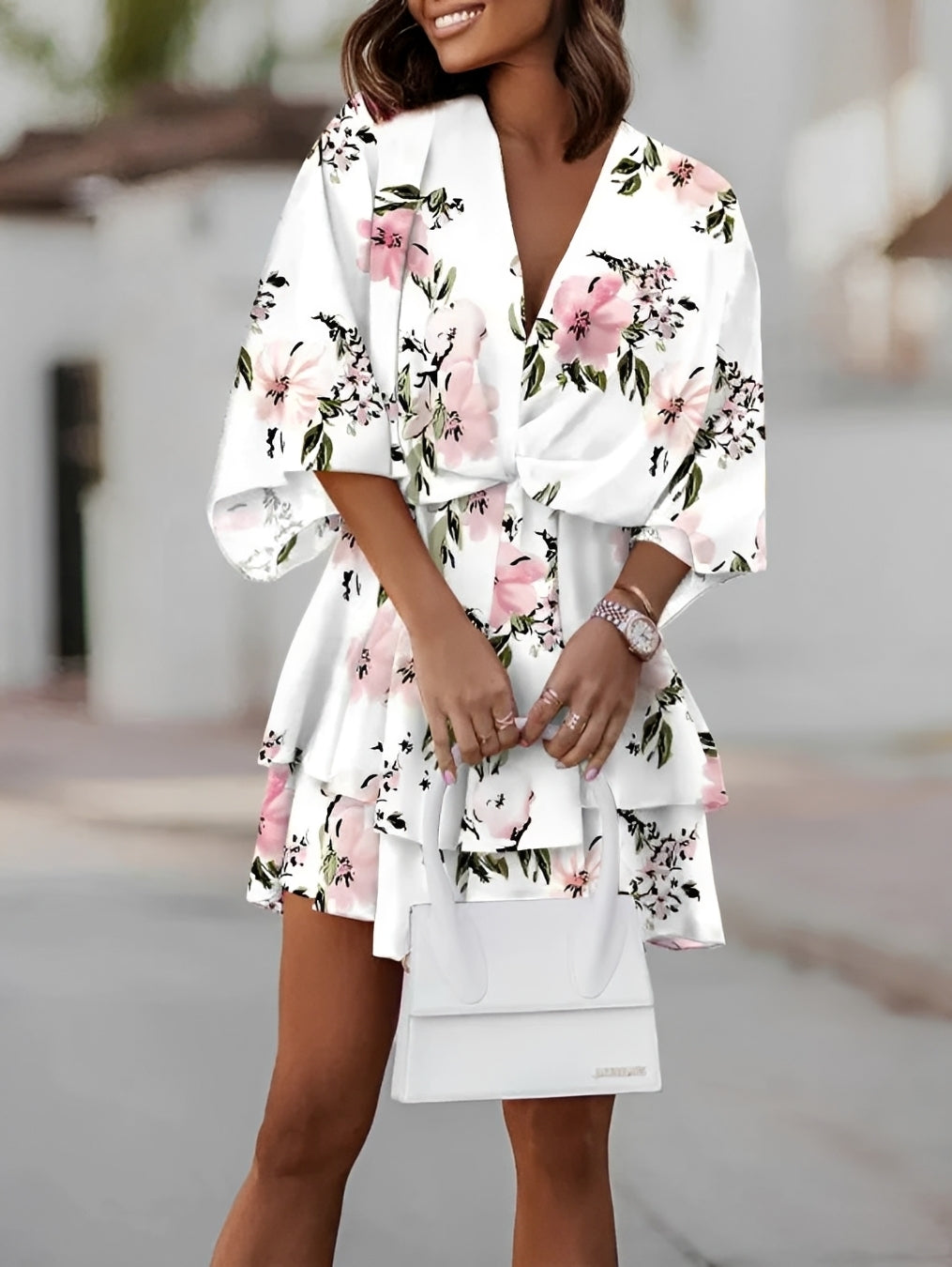 Kurzärmeliges Damen Mini Kleid mit floralem Muster, V-Ausschnitt & lockeren Kimono-Ärmeln für festliche Anlässe.