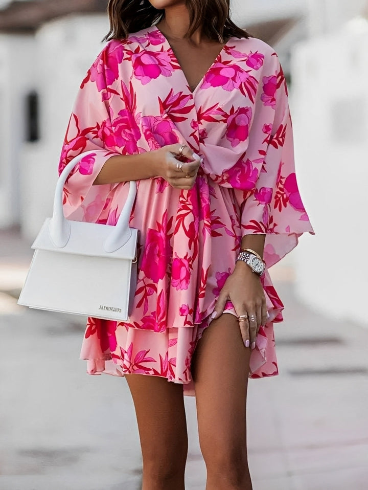 Elegantes Damen Mini Kleid mit Blumenmuster, V-Ausschnitt & Kimono-Ärmeln für den Sommer.