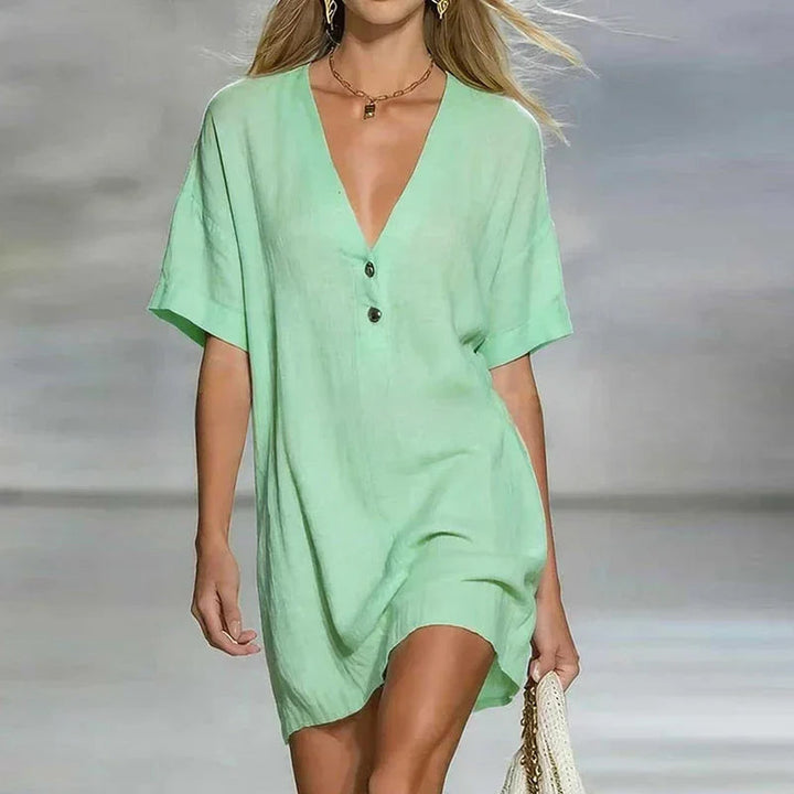Leichtes Sommerkleid für Damen, Minilänge mit V-Ausschnitt und Knopfleiste. Bequemes Kurzarm-Freizeitkleid für Alltag.