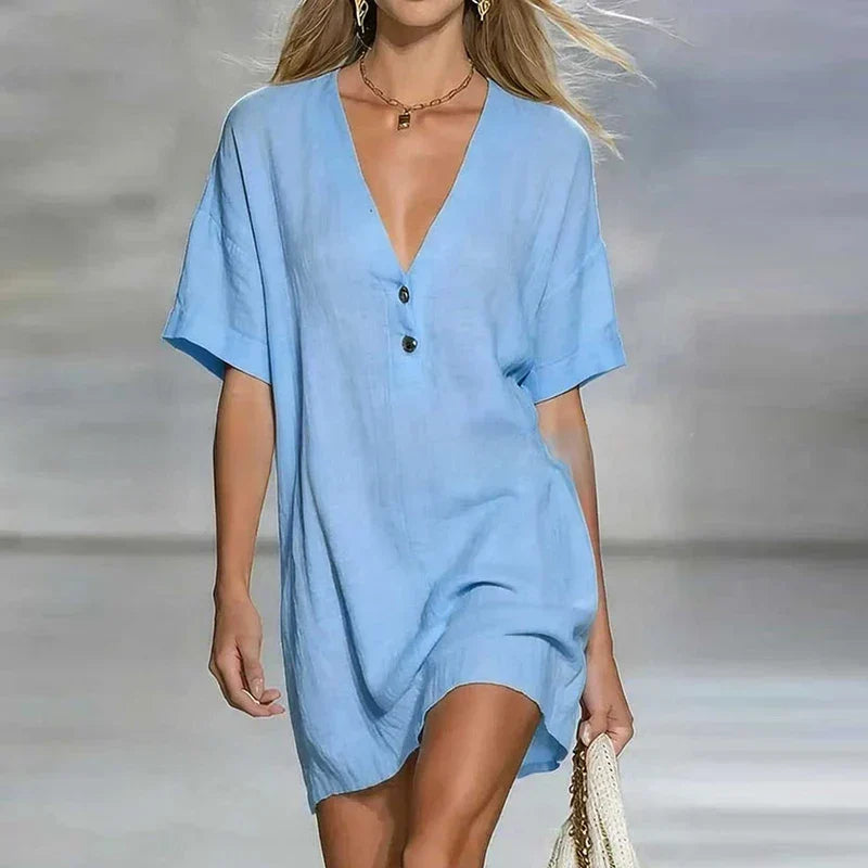 Komfortables Damen Freizeitkleid, Minilänge, mit V-Ausschnitt und Knopfleiste. Lockerer Schnitt, Kurzarm für warme Tage.