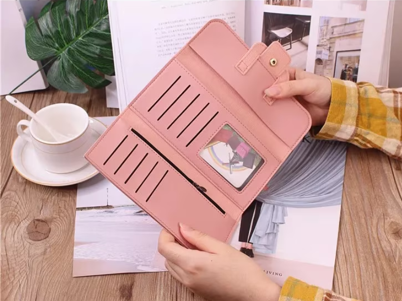 Geschenkidee: Langes, minimalistisches Unisex Portemonnaie, stilvoll und funktional für jeden Anlass.