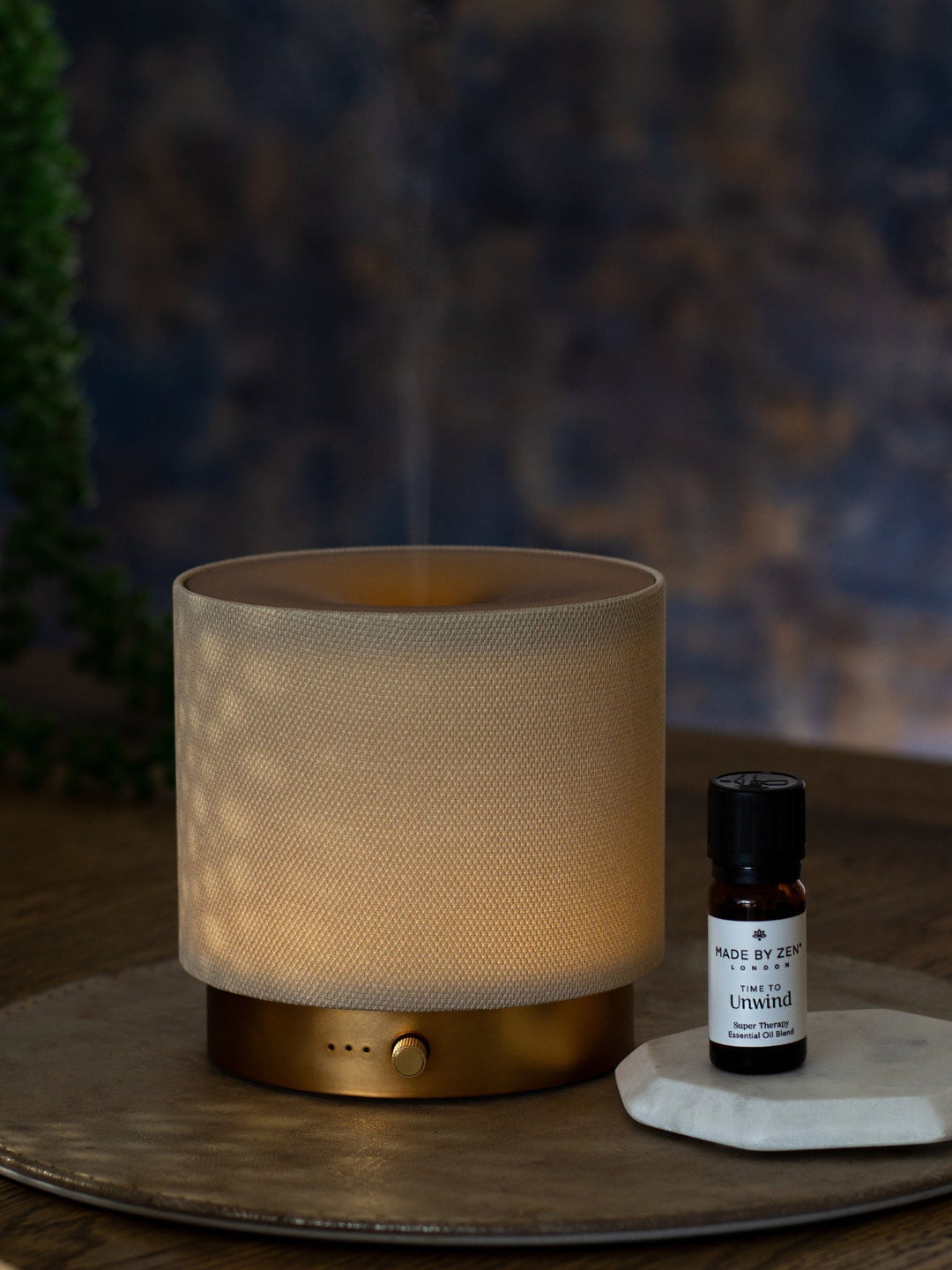 Multifunktionaler Aroma-Diffusor mit LED-Licht, Timer & USB. Perfekt für Aromatherapie und angenehmen Raumduft.