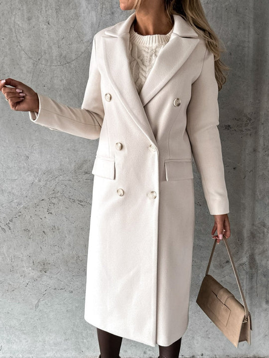 Moderner Damen Wintermantel in langem, elegantem Design, bietet Wärme und Stil für jede Winterkleidung.