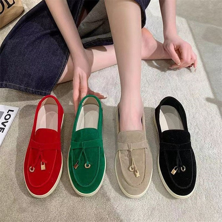 Komfortable Damen Mokassins, flache Alltagsschuhe. Elegante Slip-on Loafer mit Schnürdetail für Frühling & Sommer.