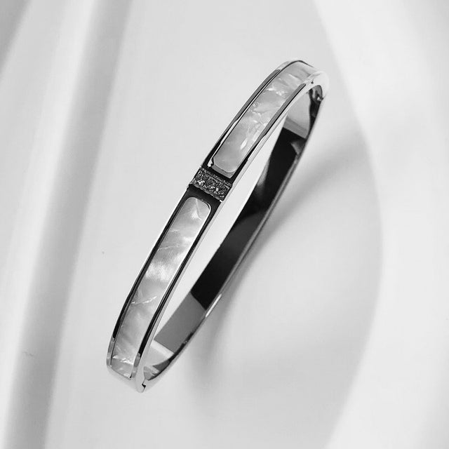 Glänzendes Zirkon Armband für Frauen, ein elegantes Accessoire für jeden Tag.