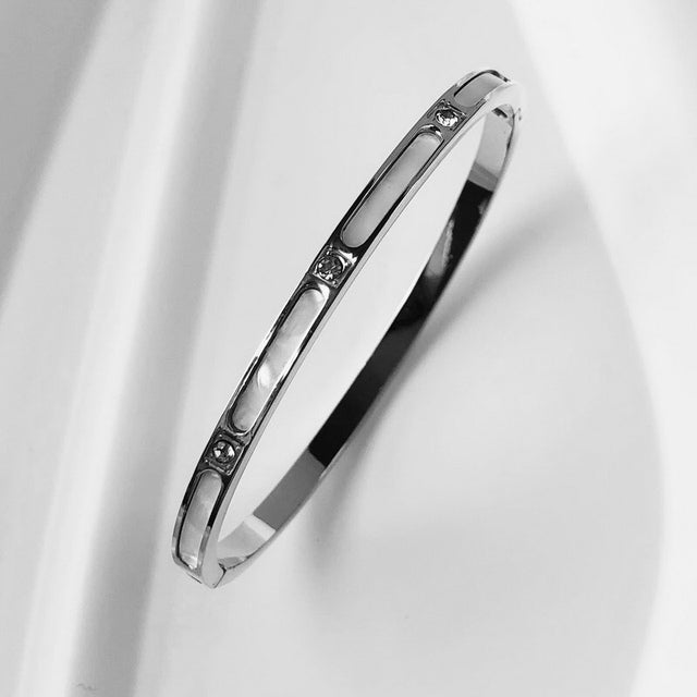 Vielseitiges Zirkon Armband für Damen, elegant und passend für Alltag & Fest.