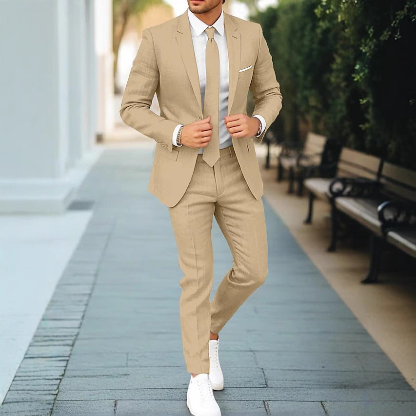 Anzugjacke des Herren Sommer Anzugs: Moderner Schnitt, bequemer Stoff. Ideal für elegante Herrenmode im Sommer.