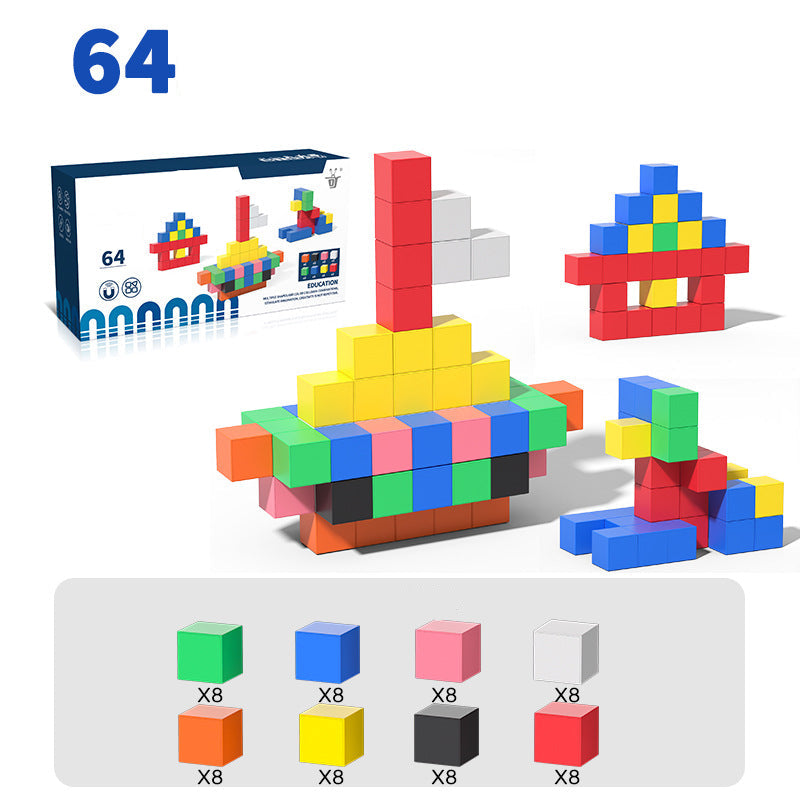 Kind spielt begeistert mit farbigen Montessori Magnetwürfeln, fördert Konzentration und kreativen Lernspaß zu Hause.