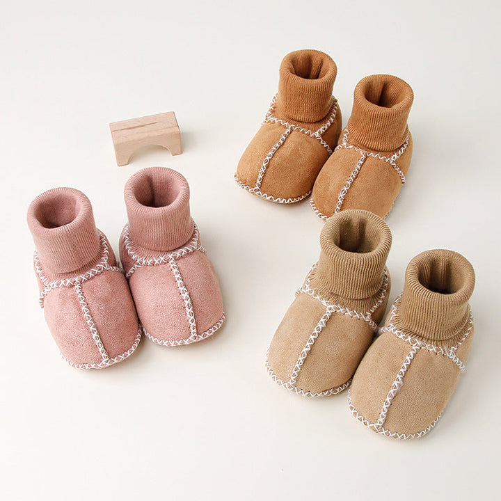 Trendige Baby Winterschuhe in Socken-Form, mit rutschfester Sohle und warmem Futter für optimalen Komfort.