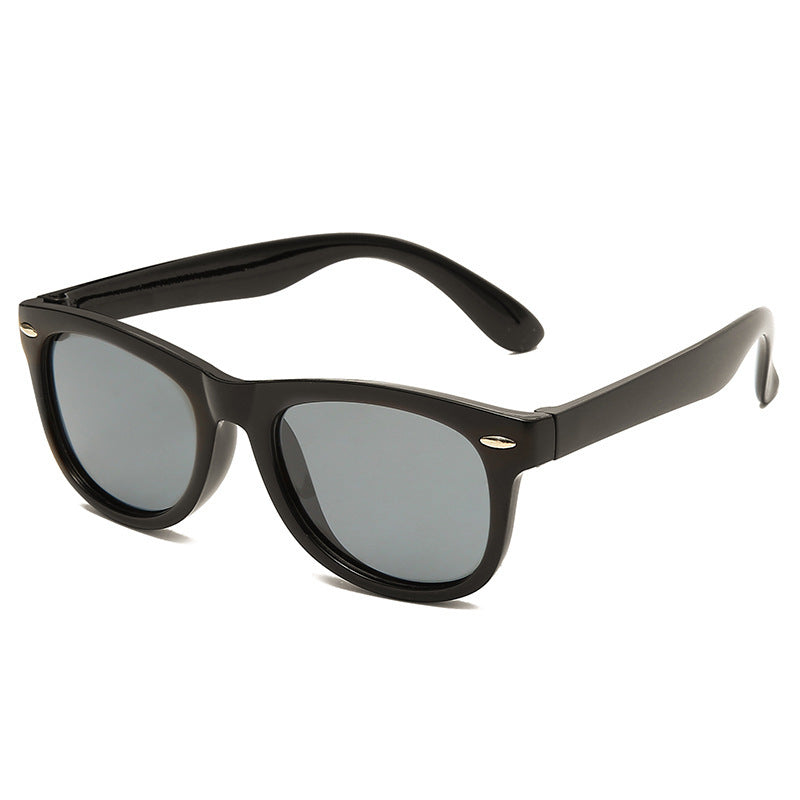 UV-Schutz Kinder-Sonnenbrille, flexibel, blau & robust für den Spielplatz.