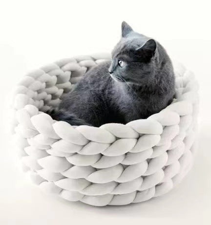 Flauschiges Katzenkörbchen zum Kuscheln, handgeflochten für höchste Qualität und Behaglichkeit.