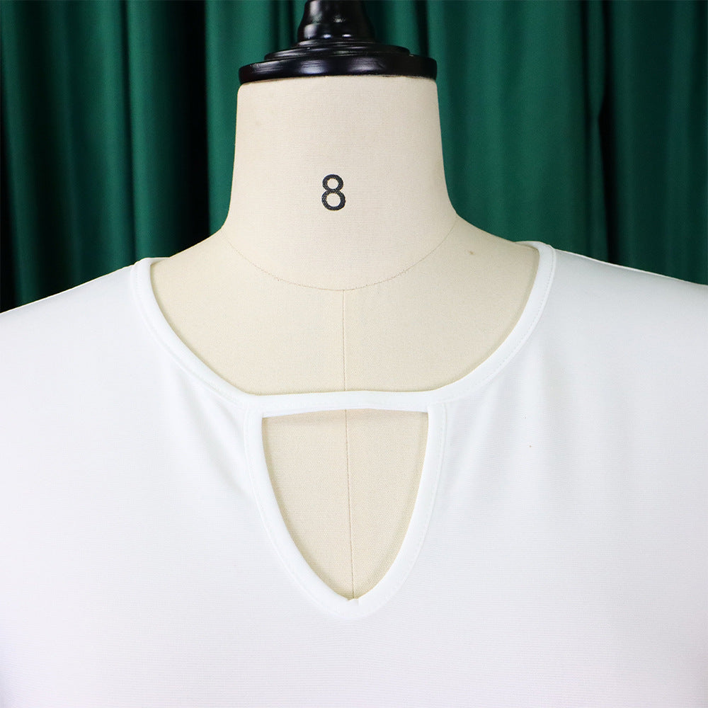 Elegantes gelbes ärmelloses Übergröße Sommerkleid, asymmetrisch und luftig leicht.