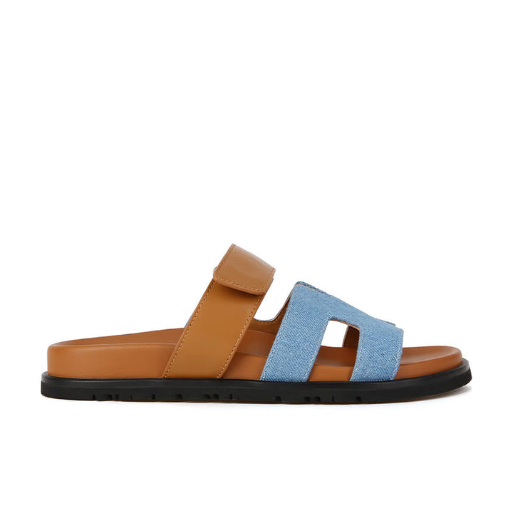Damen Plateausandalen in hellem Farbton mit Riemchen, ideal für sonnige Tage.