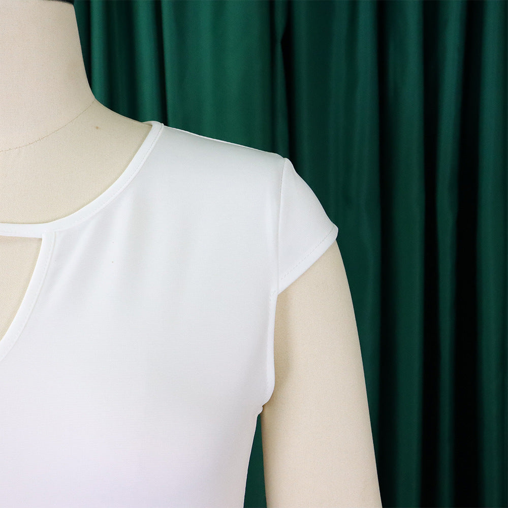 Modernes blaues asymmetrisches ärmelloses Übergröße Kleid für Damen, ideal für den Sommer.
