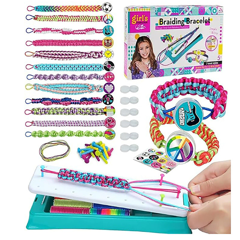 Beispiele für bunte, einzigartige Armbänder, die mit dem kreativen Flechtset für Kinder selbst gemacht wurden.