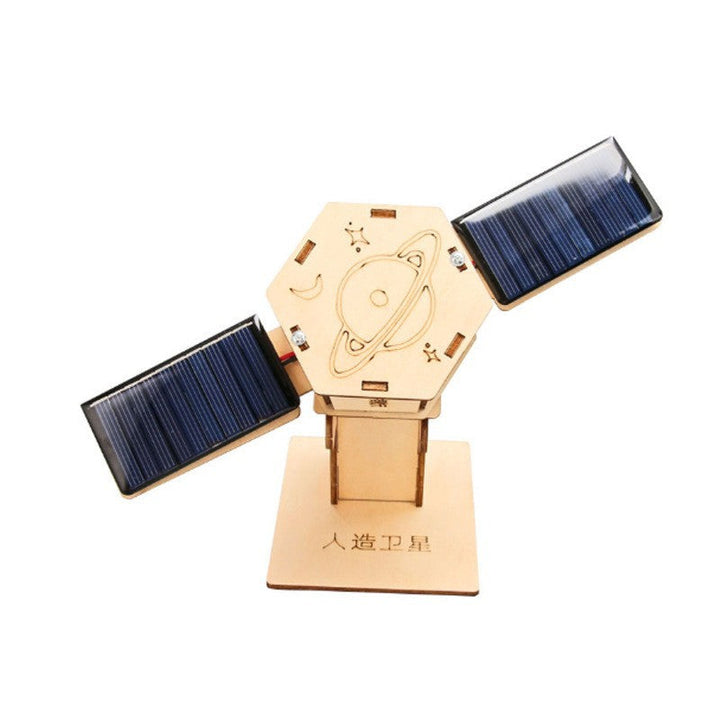 Mädchen experimentiert mit dem wissenschaftlichen Lernspielzeug, entdeckt mechanische Abläufe.