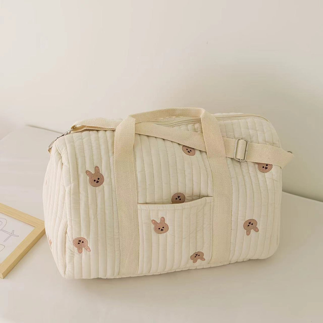 Große Babytasche mit viel Platz für Windeln, Kleidung und Spielzeug – ein Muss für jede Mama.