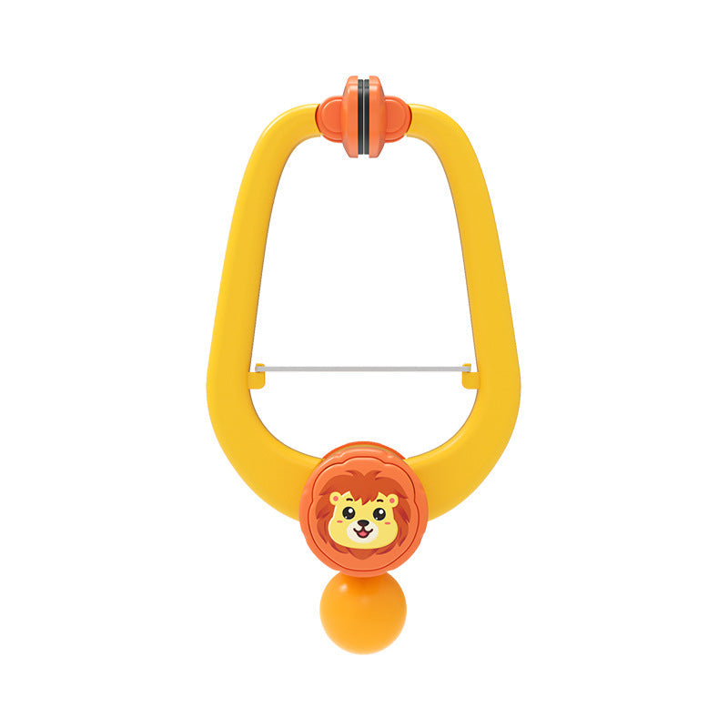 Fröhliche Kinder spielen begeistert Tischtennis am Türrahmen mit dem innovativen grün-gelben Ping Pong Set.