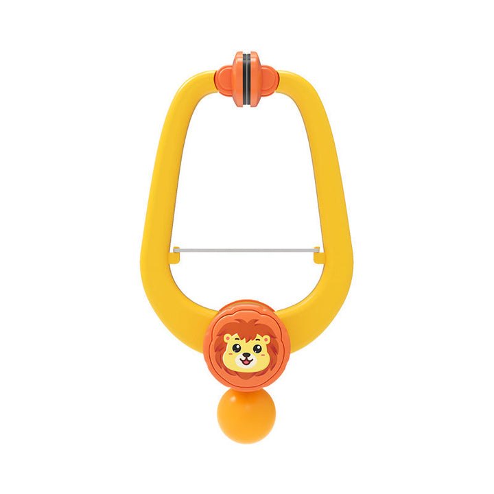 Fröhliche Kinder spielen begeistert Tischtennis am Türrahmen mit dem innovativen grün-gelben Ping Pong Set.