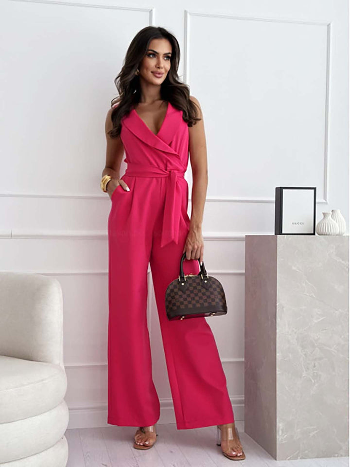 Damen Mode Overall mit weitem Bein. Moderner, eleganter Jumpsuit für einen stilvollen und femininen Look.