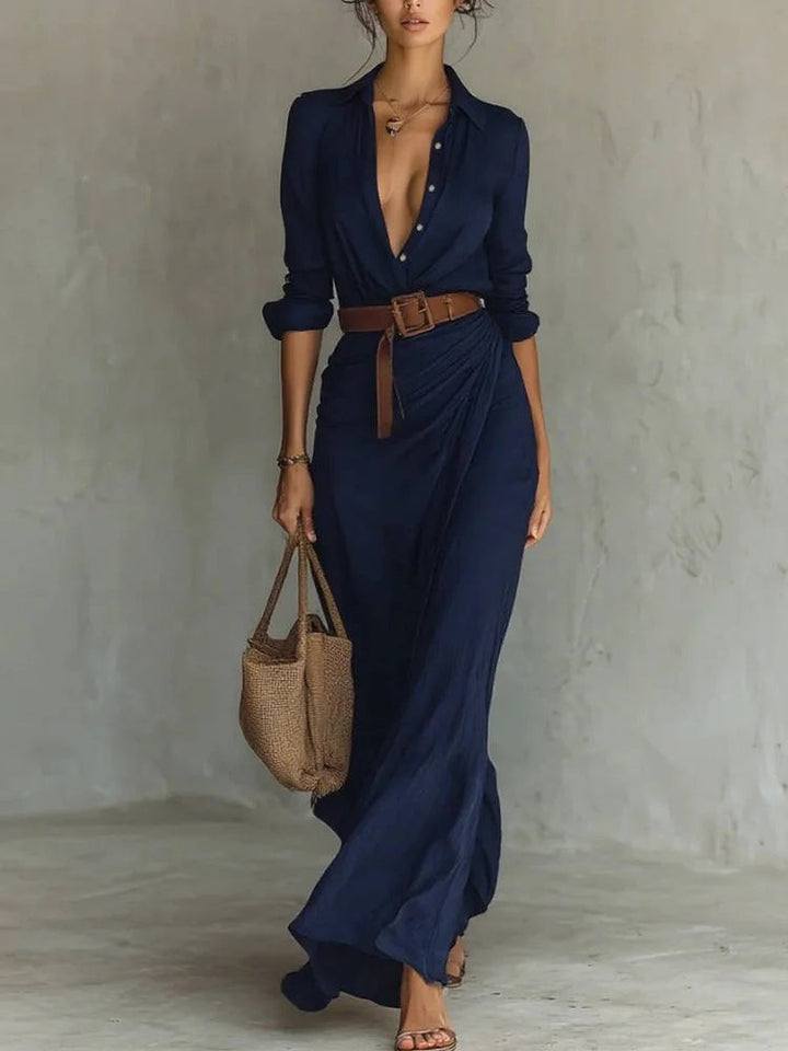 Elegantes Damen Maxikleid für den Sommer mit klassischem Kragen und Taillengürtel. Fließender Schnitt für Casual Chic.