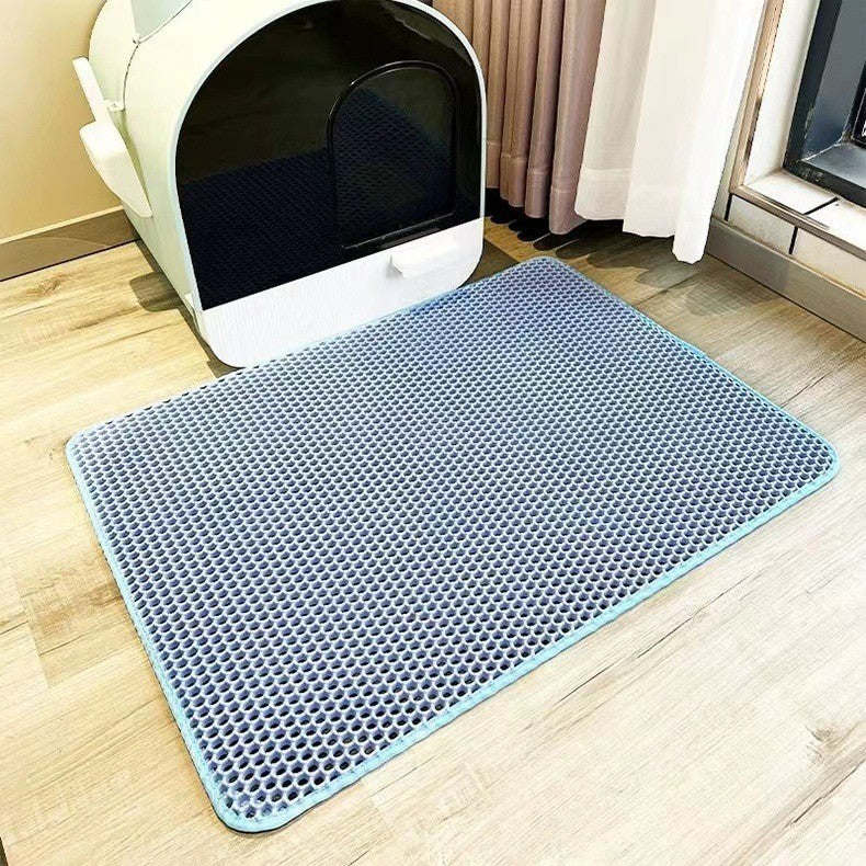 Große Katzenstreumatte in Schwarz mit Wabenmuster, fängt lose Streu effektiv von den Katzenpfoten ab.