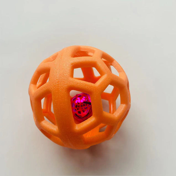 Detaillierte Ansicht des Schnüffelballs für Hunde, Textur für Zahnreinigung, robustes Gummimaterial.