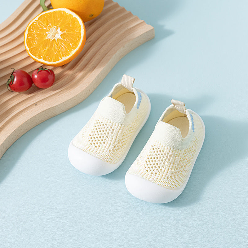 Bequeme Kindersneaker für einfache Passform, atmungsaktiv und ideal als Lauflernschuhe für aktive Kinder.
