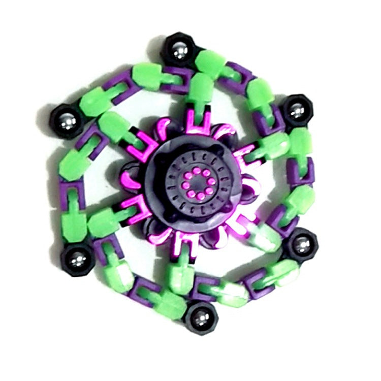 Glückliches Kind spielt mit neuem Roboter Spinner, Anti-Stress Spielzeug & Lernhilfe. Pädagogisch wertvoll.
