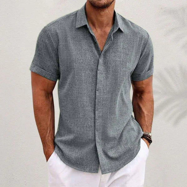 Kühles, stilvolles Herren Kurzarmhemd, atmungsaktiv für heiße Tage. Must-have für Sommerkleidung und elegante Freizeitmode.