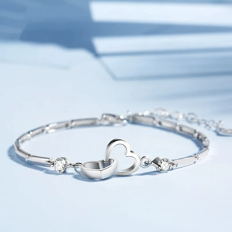 Damen Silberarmband mit Doppelherz, ein Symbol ewiger Liebe. Modisches Schmuckstück und perfektes Geschenk.
