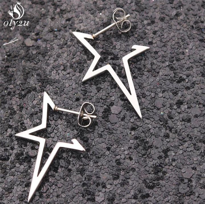 Statement-Ohrstecker: Punk-Sterne aus robustem Edelstahl, Unisex-Schmuck für einen rebellischen Auftritt.