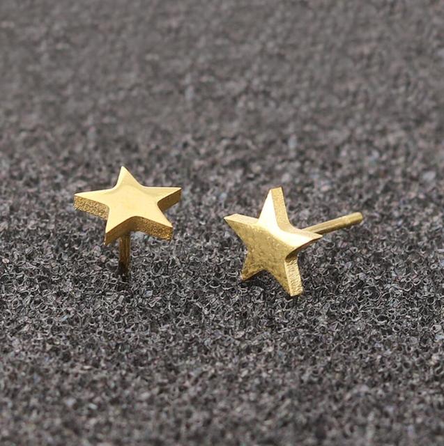 Statement-Ohrstecker: Punk-Sterne aus Edelstahl, Unisex-Schmuck für einen rebellischen und stylischen Look.